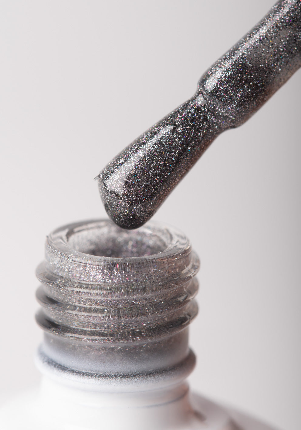 Esmalte semipermanente glitter gris oscuro 14 ml – HIP02