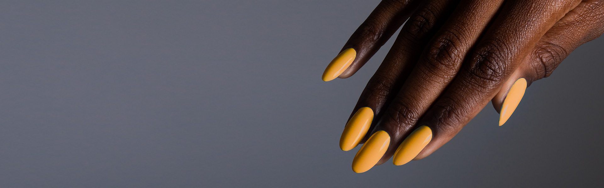esmaltes de uñas amarillo